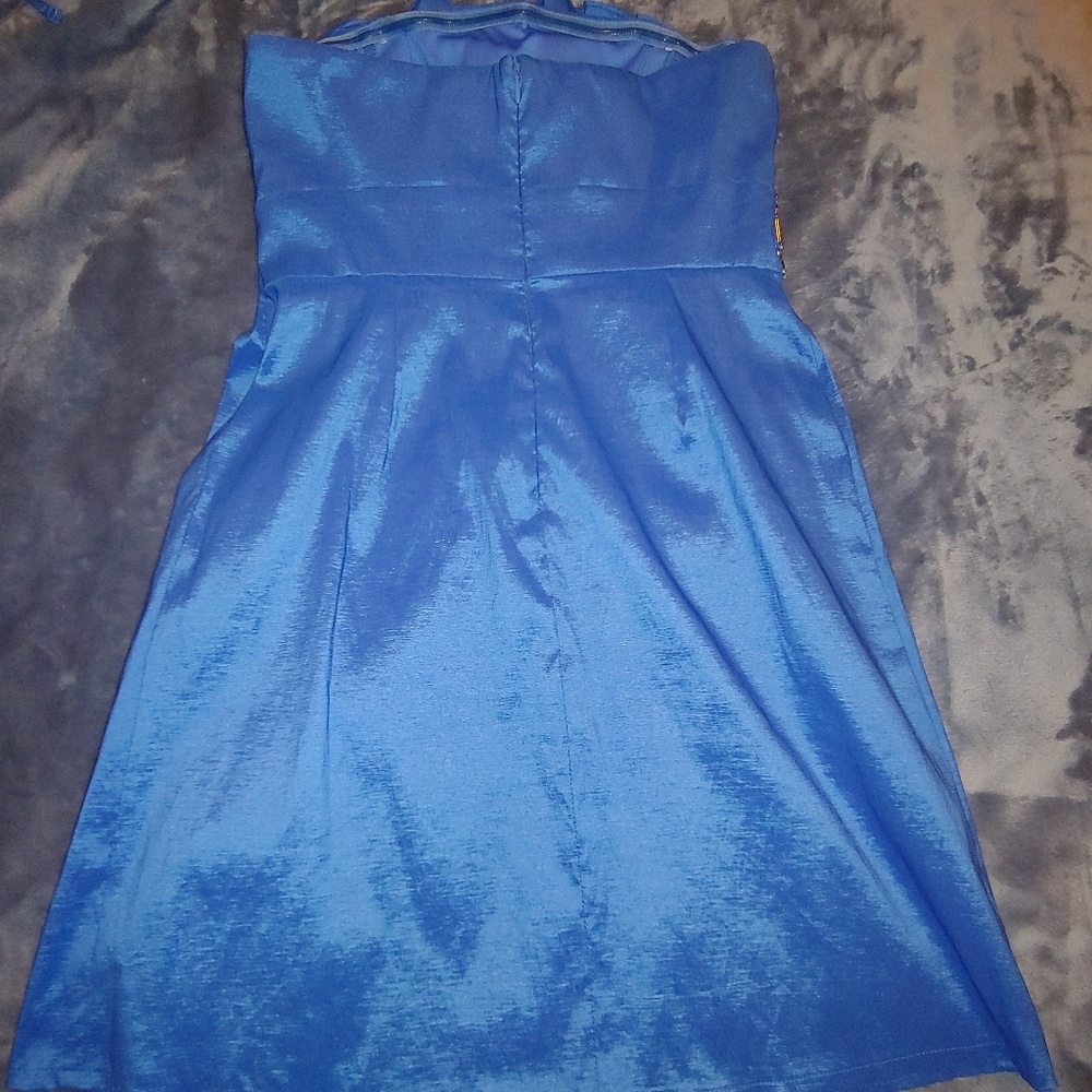 Dress - Picture 2 of 2